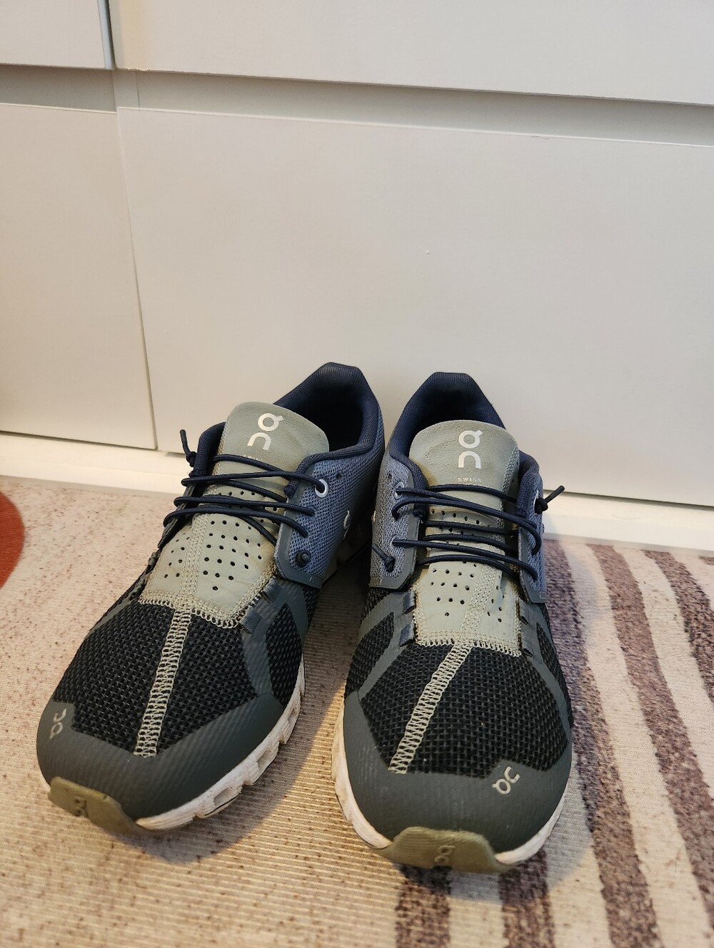On Running Cloud Mens Sneakers Grey / Black / Navy (US 8 / EU 41) - Picture 2 of 8